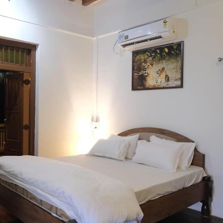 Hotel Ashirwad Junagadh Buitenkant foto