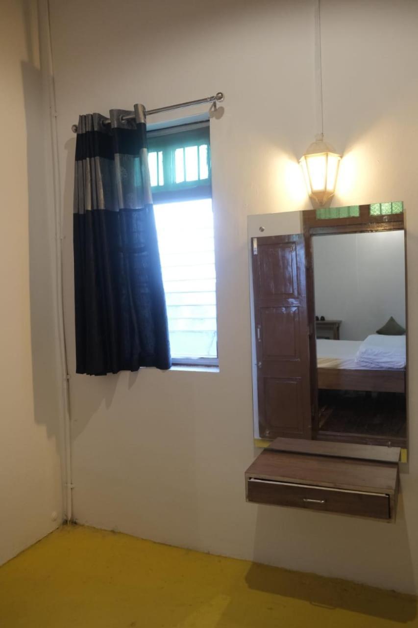 Hotel Ashirwad Junagadh Buitenkant foto