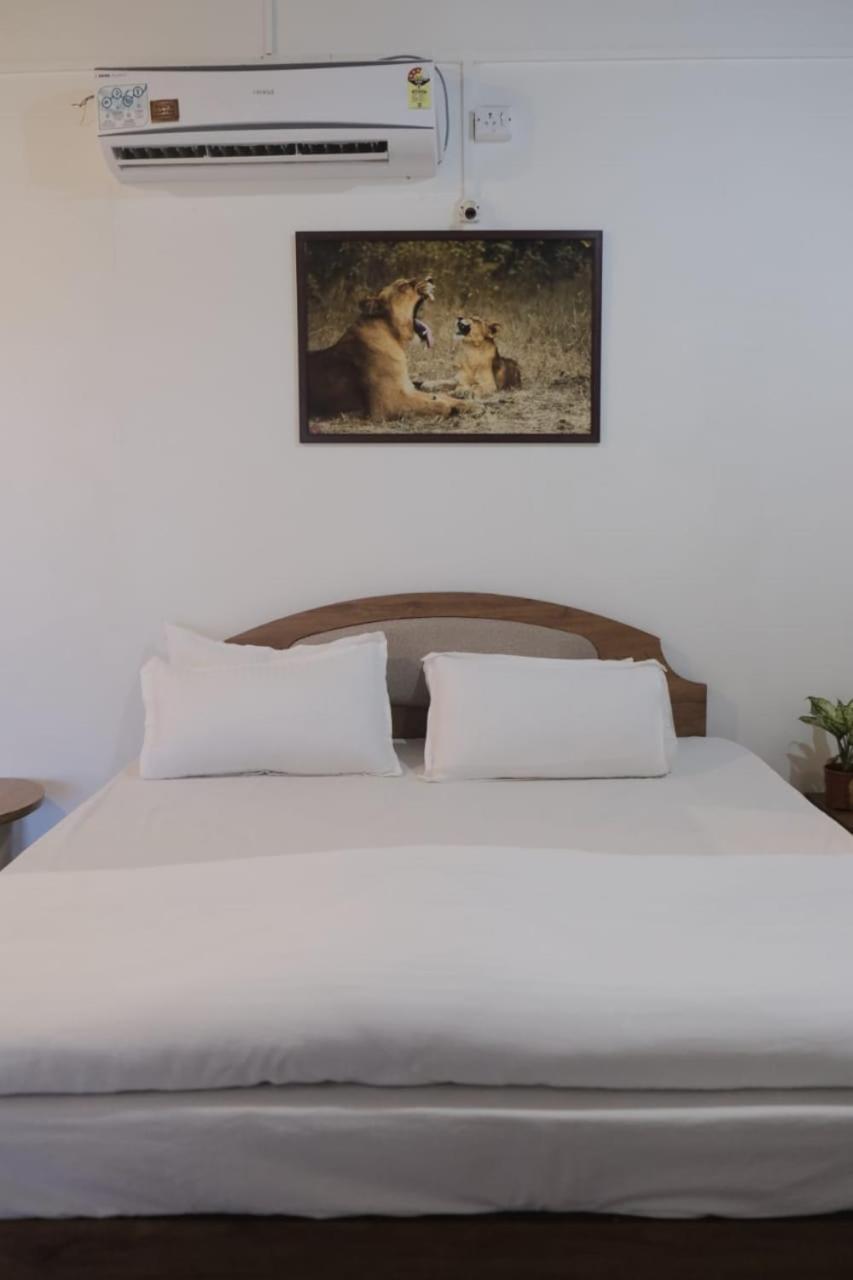 Hotel Ashirwad Junagadh Buitenkant foto