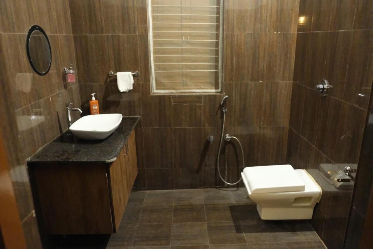 Hotel Ashirwad Junagadh Buitenkant foto